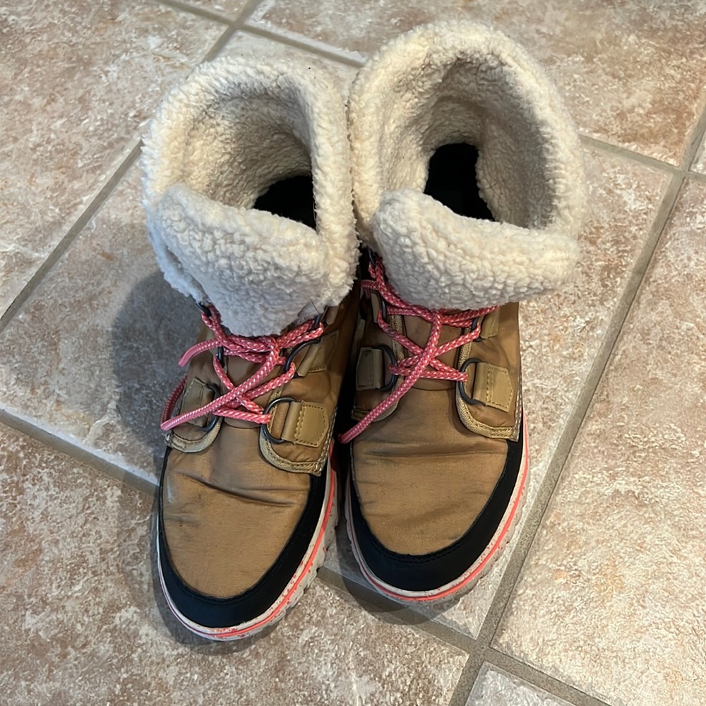 Sorel snow boots 7.5